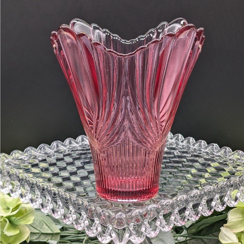 Fenton Dusty Rose Cranberry Ruffled Tulip Vase – 1970s Art Glass Collectible